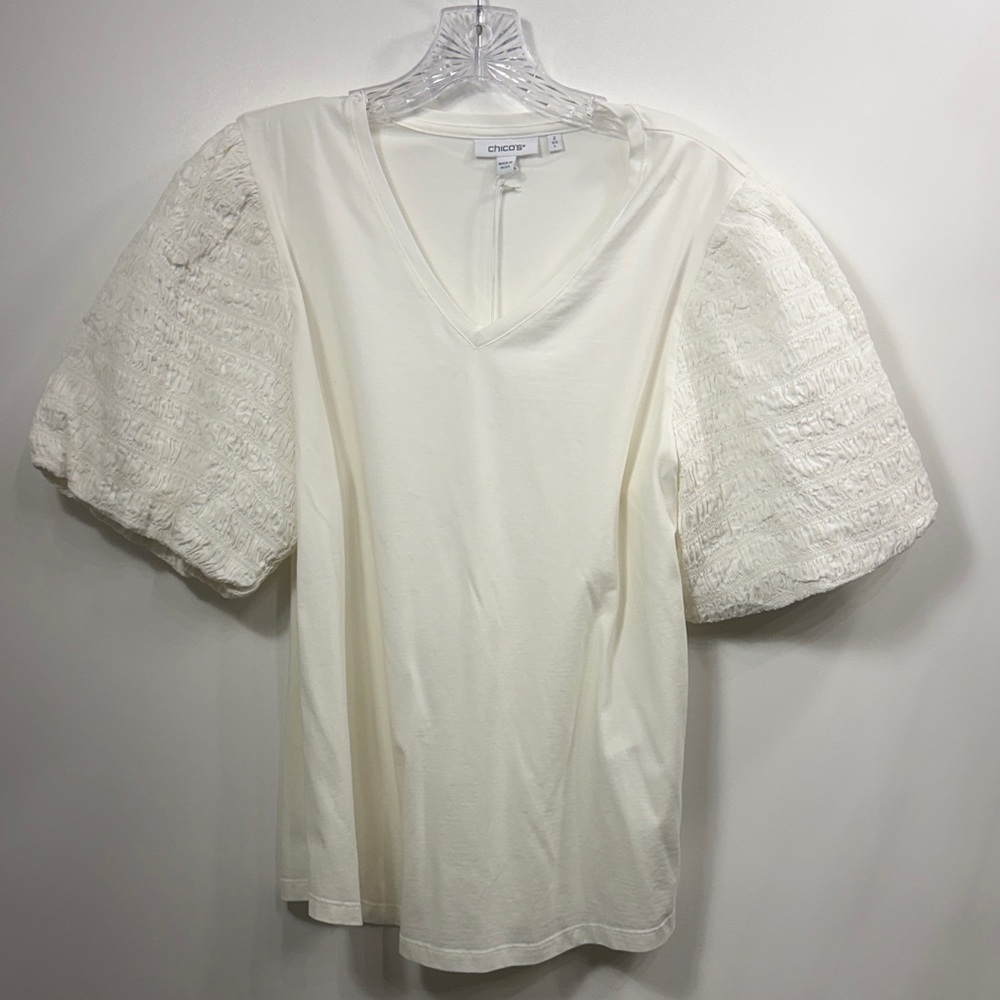 Chico’s Textured Puff sleeve short sleeve knit top size large. NWT.
